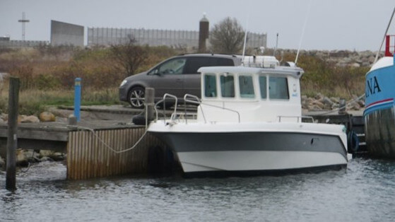 Motorbåden Tresem ligger ved kaj i Fynshav